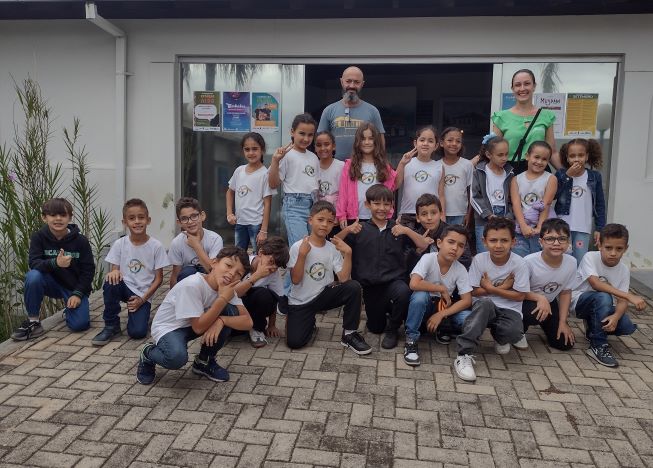 api-modulos/fotos/img/galeria_cat_culturais_490/490/13446/VISITA GUIADA POR GUSTAVO, ESCOLA MUNICIPAL ELVIRA XAVIER DE MELO, PROF. CÍNTIA, 25.09.2025 (16).jpg